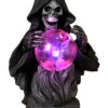 Beleuchteter Sensenmann Mit Kugel 60cm -Halloween Dekorations Geschäft grosser grim reaper mit leuchtkugel 60cm electric grim reaper with static lighted magic ball halloween deko 52530