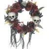 Halloween Türkranz Mit Vertrockneten Blüten & Totenschädel -Halloween Dekorations Geschäft halloween tuerkranz mit verbluehten blumen und totenkoepfen halloween wreath with dried flowers and skulls 39610 01
