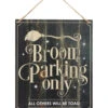 Hexenbesen Parken Dekoschild -Halloween Dekorations Geschäft hexenbesen parken haengeschild broom parking only hanging sign halloween deko 51670 01