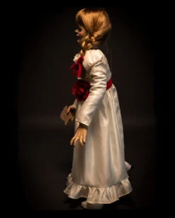 Lizenzierte Annabelle Puppe Lebensgroß 100 Cm -Halloween Dekorations Geschäft lizenzierte annabelle puppe lebensgross 100 cm 38026 2