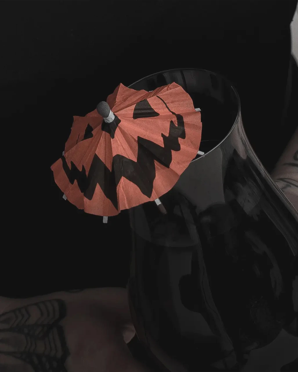 Creepy Pumpkin Cocktailschirmchen 15 St. 4 Creepy Pumpkin Cocktailschirmchen 15 St. – Bild 2